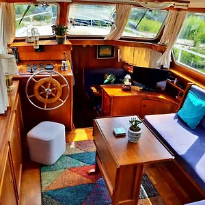 Motor Yacht Amstelle Botel Amsterdam