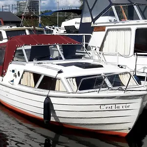 Motor Yacht Amazone Botel Amsterdam